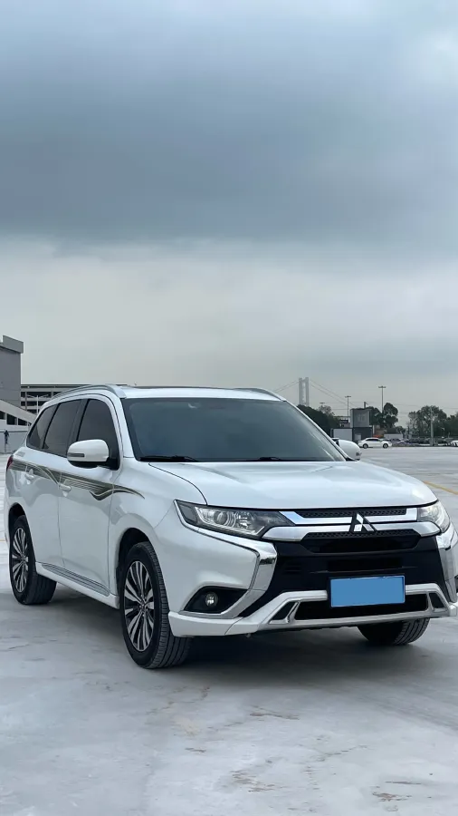 2021 Mitsubishi Outlander 2.0L 166HP L4 CVT,autocango,china used car exporter,china ev exporter,chinese used car exporter,chinese used ev exporter