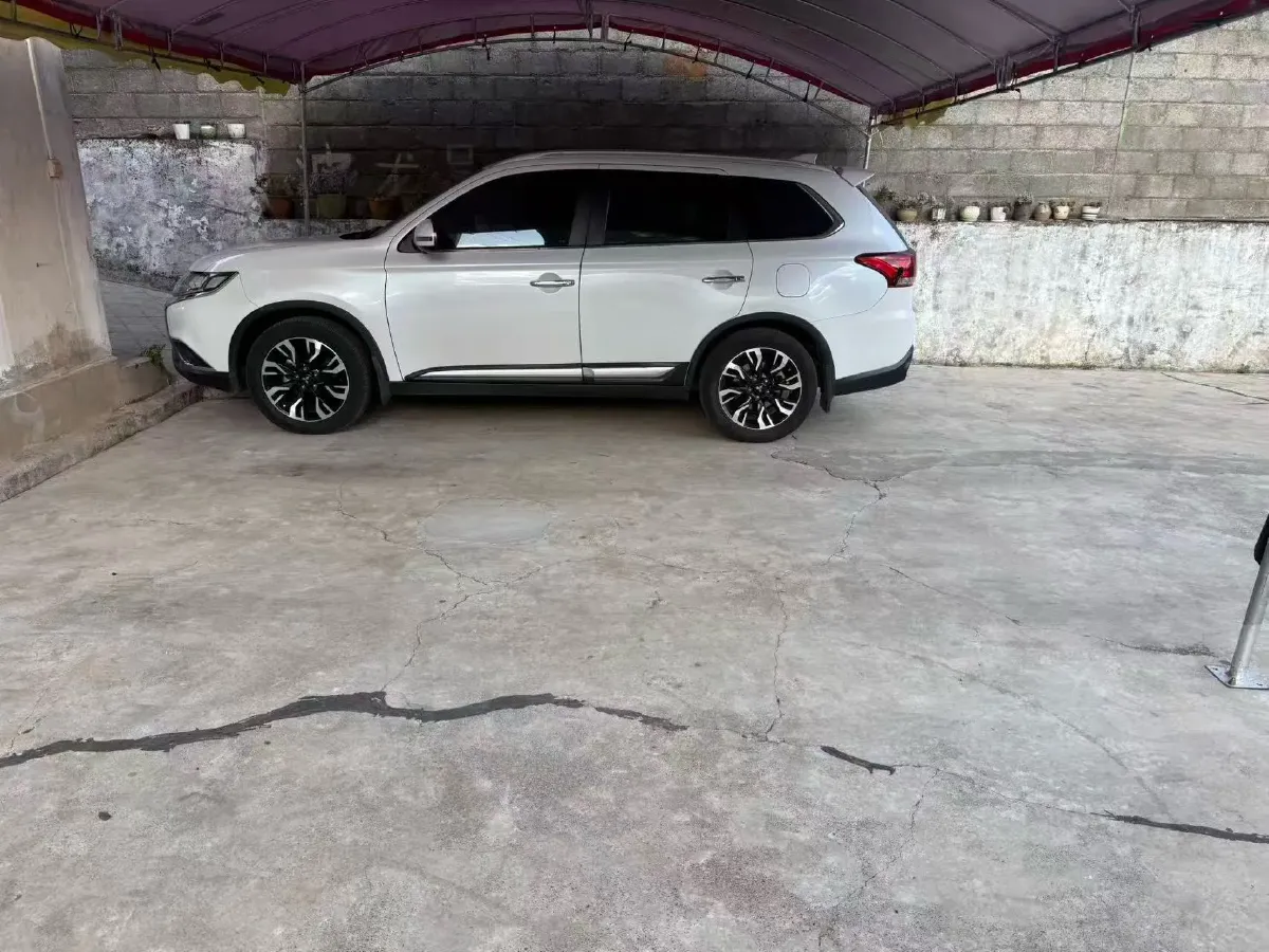 2019 Mitsubishi Outlander 2.4L 192HP L4 CVT,autocango,china used car exporter,china ev exporter,chinese used car exporter,chinese used ev exporter