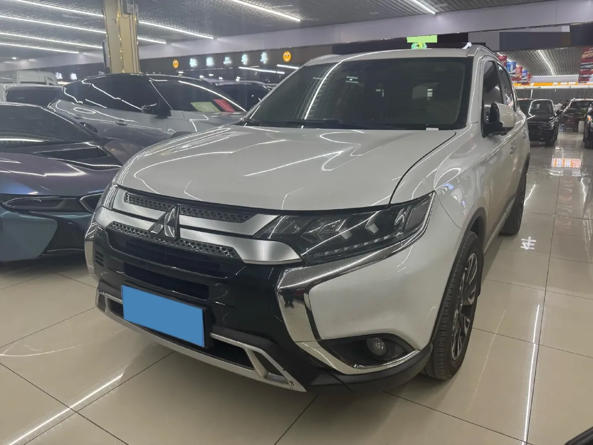 2019 Mitsubishi Outlander 2.4L 192HP L4 CVT,autocango,china used car exporter,china ev exporter,chinese used car exporter,chinese used ev exporter