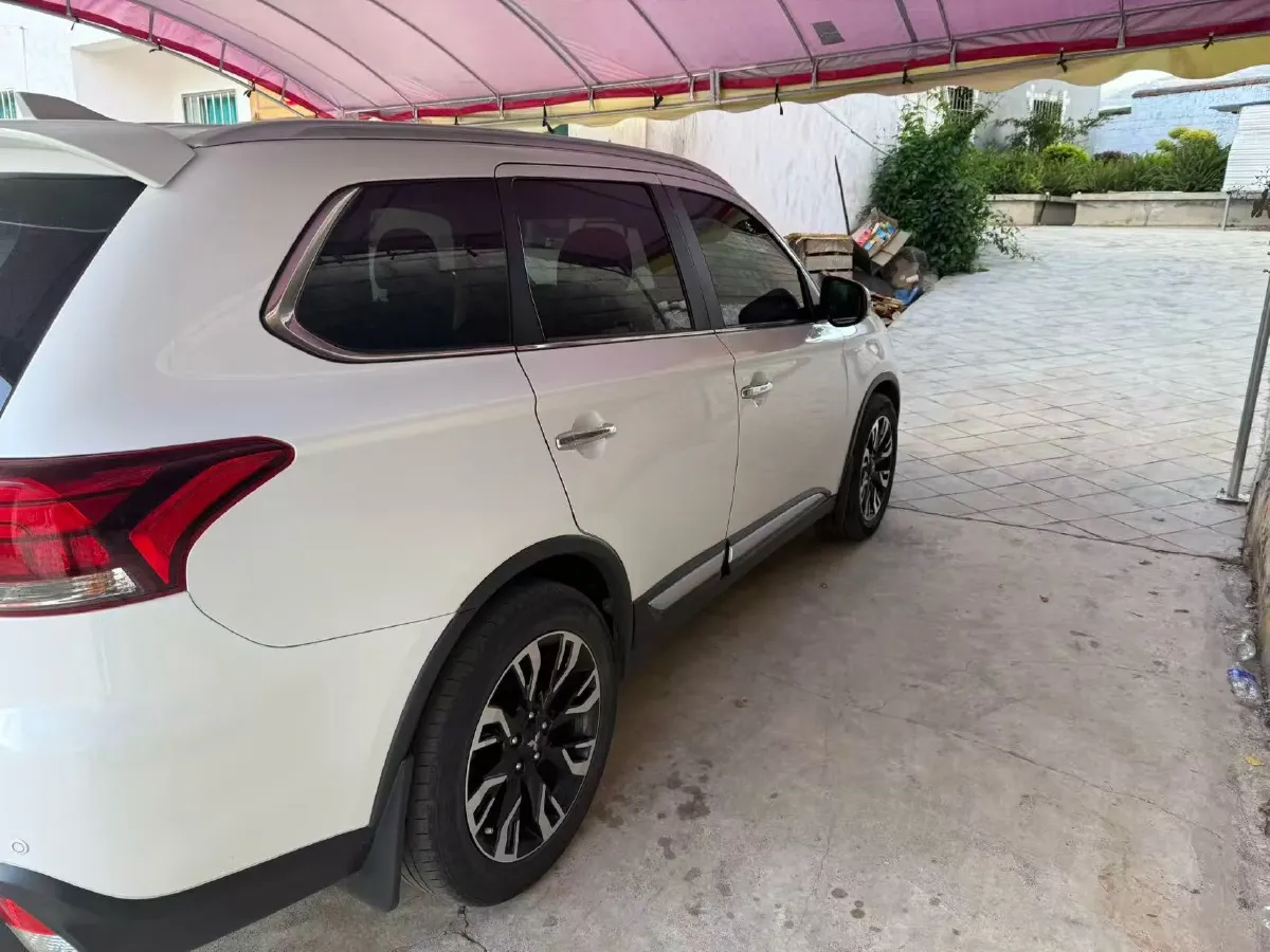 2019 Mitsubishi Outlander 2.4L 192HP L4 CVT,autocango,china used car exporter,china ev exporter,chinese used car exporter,chinese used ev exporter