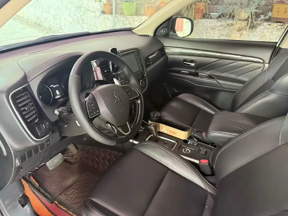 2019 Mitsubishi Outlander 2.4L 192HP L4 CVT,autocango,china used car exporter,china ev exporter,chinese used car exporter,chinese used ev exporter