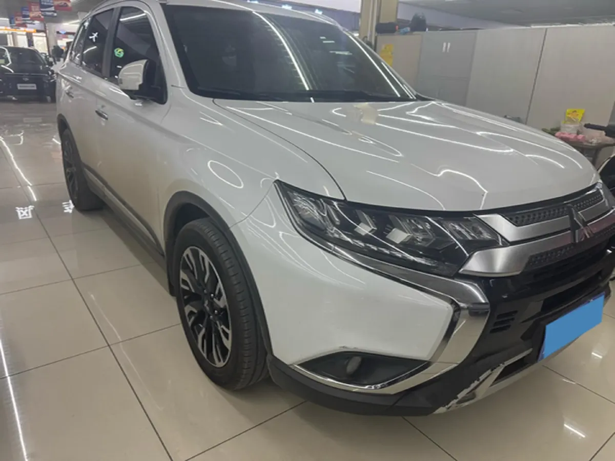 2019 Mitsubishi Outlander 2.4L 192HP L4 CVT,autocango,china used car exporter,china ev exporter,chinese used car exporter,chinese used ev exporter