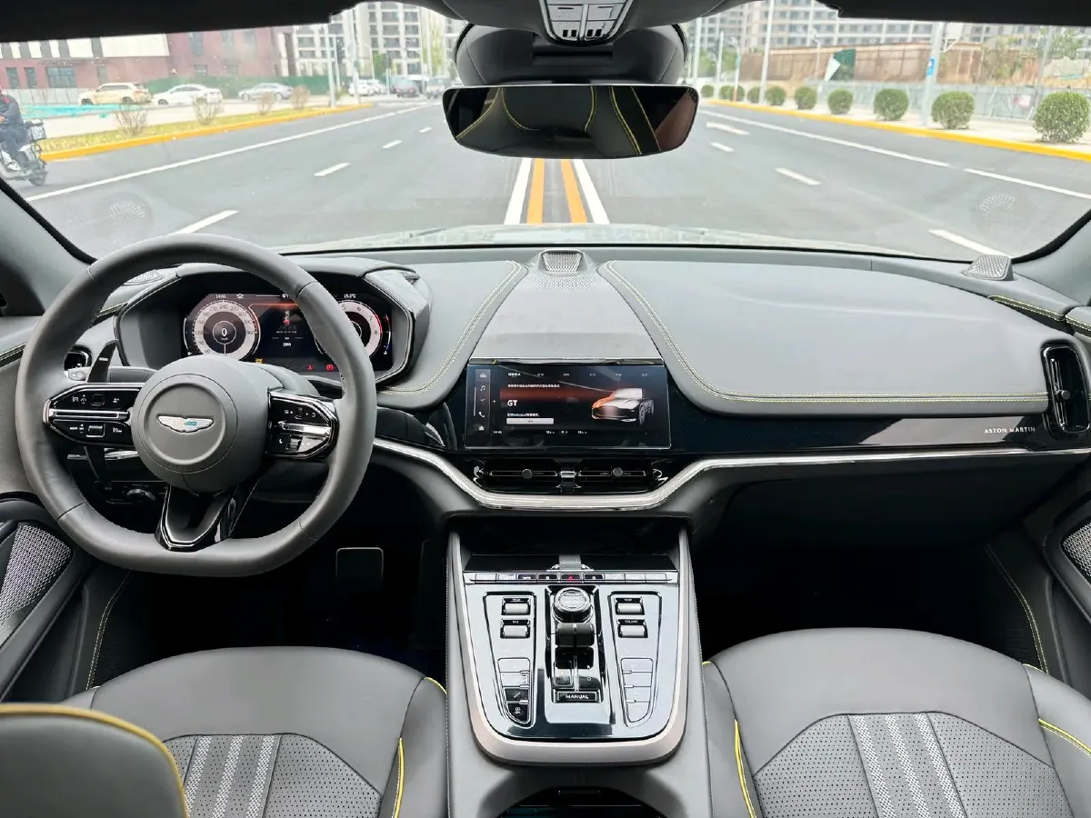 2025 Aston Martin DBX 4.0T 707HP V8 9AT,autocango,china used car exporter,china ev exporter,chinese used car exporter,chinese used ev exporter