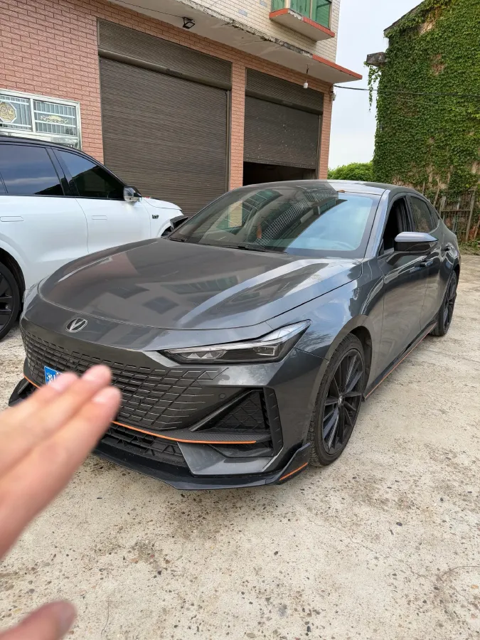 2022 ChangAn UNI-V 1.5T 188HP L4 7DCT,autocango,china used car exporter,china ev exporter,chinese used car exporter,chinese used ev exporter