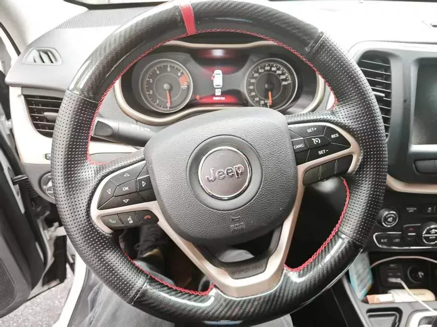 2017 Jeep Cherokee 2.0L 155HP L4 9AT,autocango,china used car exporter,china ev exporter,chinese used car exporter,chinese used ev exporter
