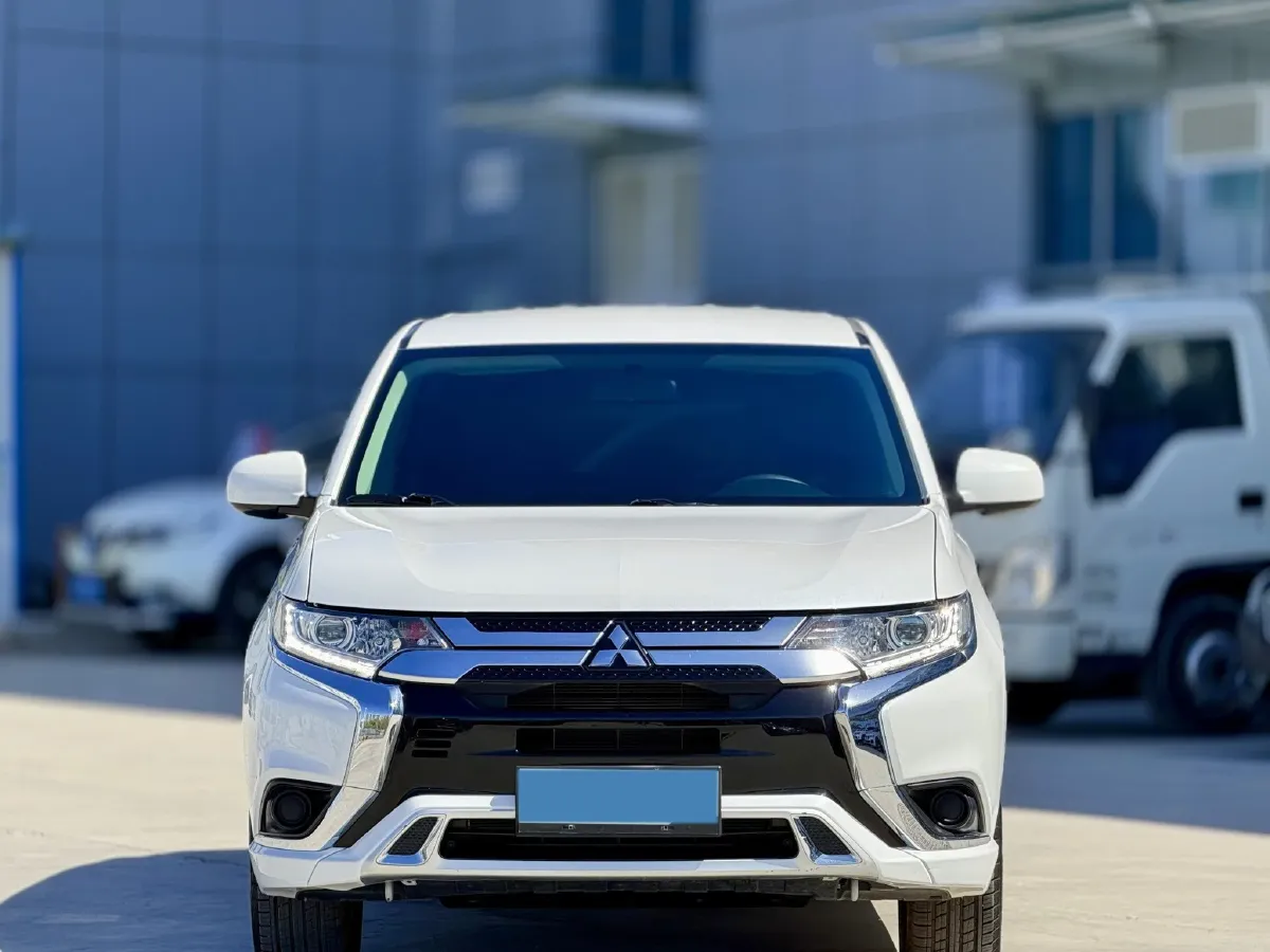 2021 Mitsubishi Outlander 2.0L 166HP L4 CVT,autocango,china used car exporter,china ev exporter,chinese used car exporter,chinese used ev exporter