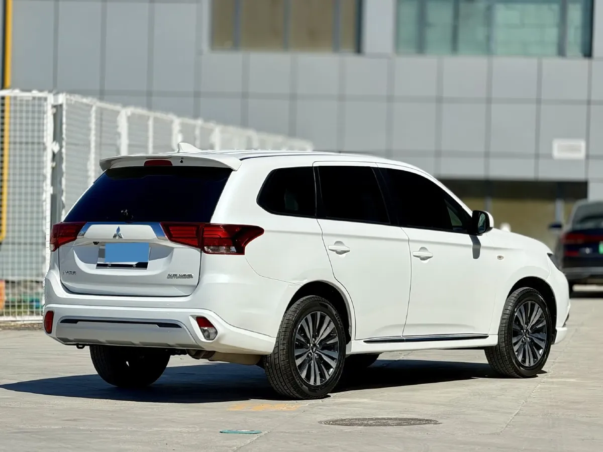 2021 Mitsubishi Outlander 2.0L 166HP L4 CVT,autocango,china used car exporter,china ev exporter,chinese used car exporter,chinese used ev exporter
