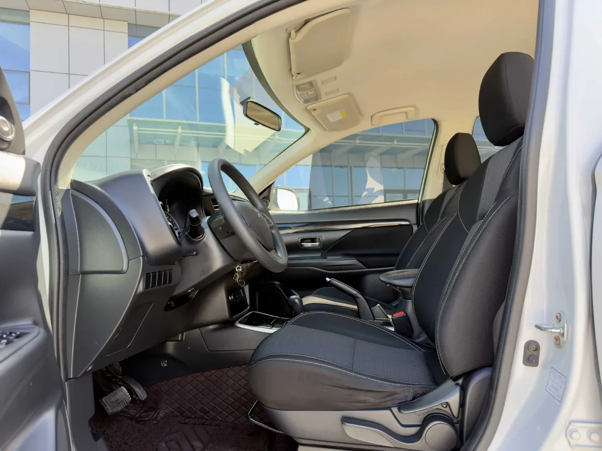 2021 Mitsubishi Outlander 2.0L 166HP L4 CVT,autocango,china used car exporter,china ev exporter,chinese used car exporter,chinese used ev exporter