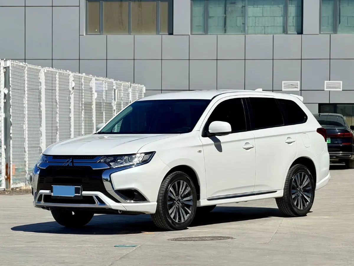 2021 Mitsubishi Outlander 2.0L 166HP L4 CVT,autocango,china used car exporter,china ev exporter,chinese used car exporter,chinese used ev exporter