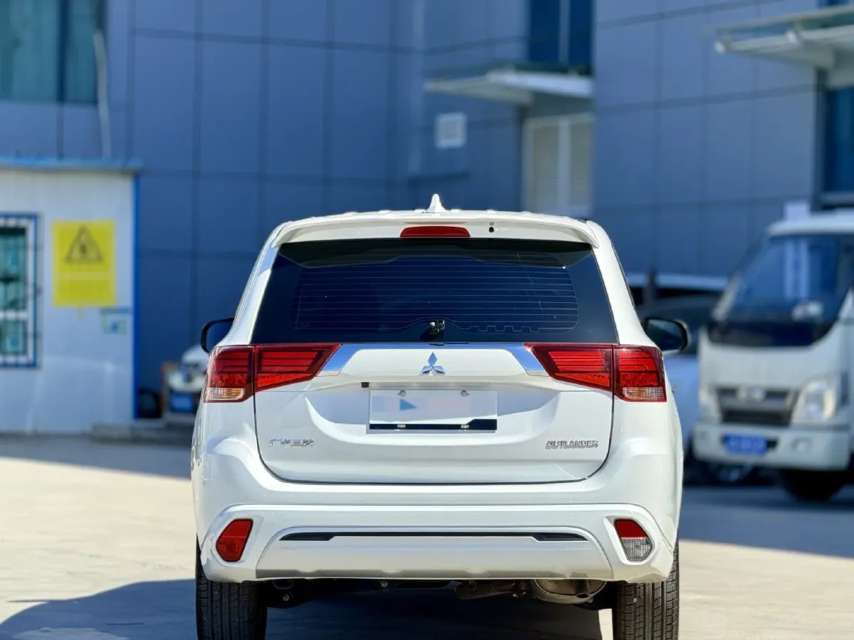 2021 Mitsubishi Outlander 2.0L 166HP L4 CVT,autocango,china used car exporter,china ev exporter,chinese used car exporter,chinese used ev exporter
