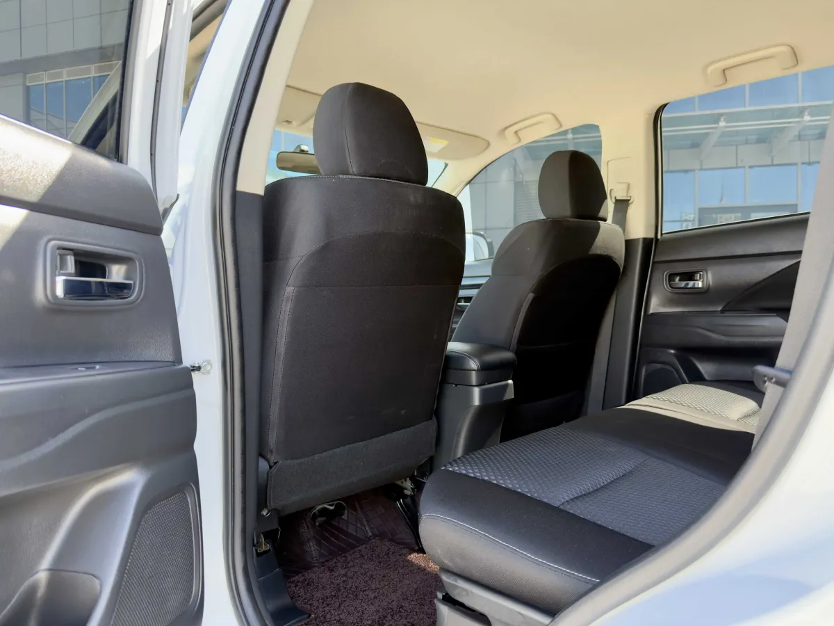 2021 Mitsubishi Outlander 2.0L 166HP L4 CVT,autocango,china used car exporter,china ev exporter,chinese used car exporter,chinese used ev exporter