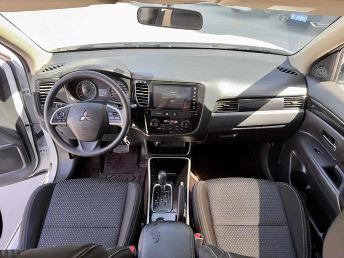 2021 Mitsubishi Outlander 2.0L 166HP L4 CVT,autocango,china used car exporter,china ev exporter,chinese used car exporter,chinese used ev exporter