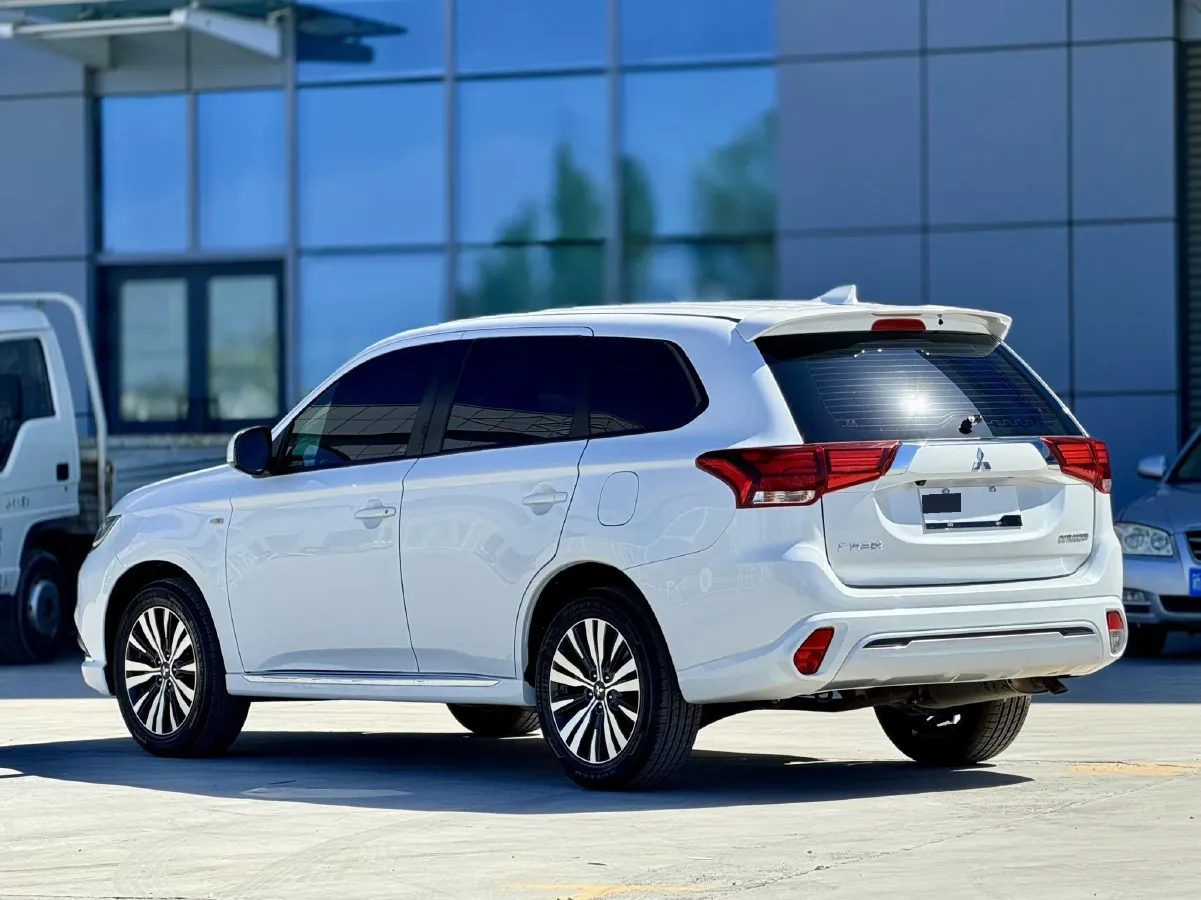 2021 Mitsubishi Outlander 2.0L 166HP L4 CVT,autocango,china used car exporter,china ev exporter,chinese used car exporter,chinese used ev exporter