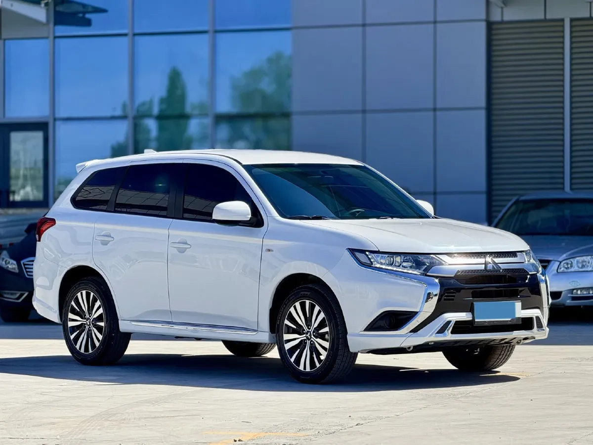 2021 Mitsubishi Outlander 2.0L 166HP L4 CVT,autocango,china used car exporter,china ev exporter,chinese used car exporter,chinese used ev exporter