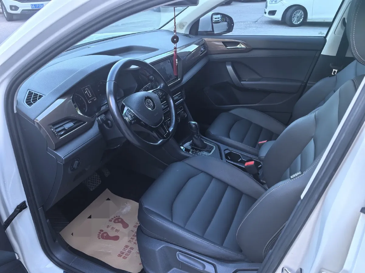 2019 MINI MINI 1.5T 102HP L3 7DCT,autocango,china used car exporter,china ev exporter,chinese used car exporter,chinese used ev exporter