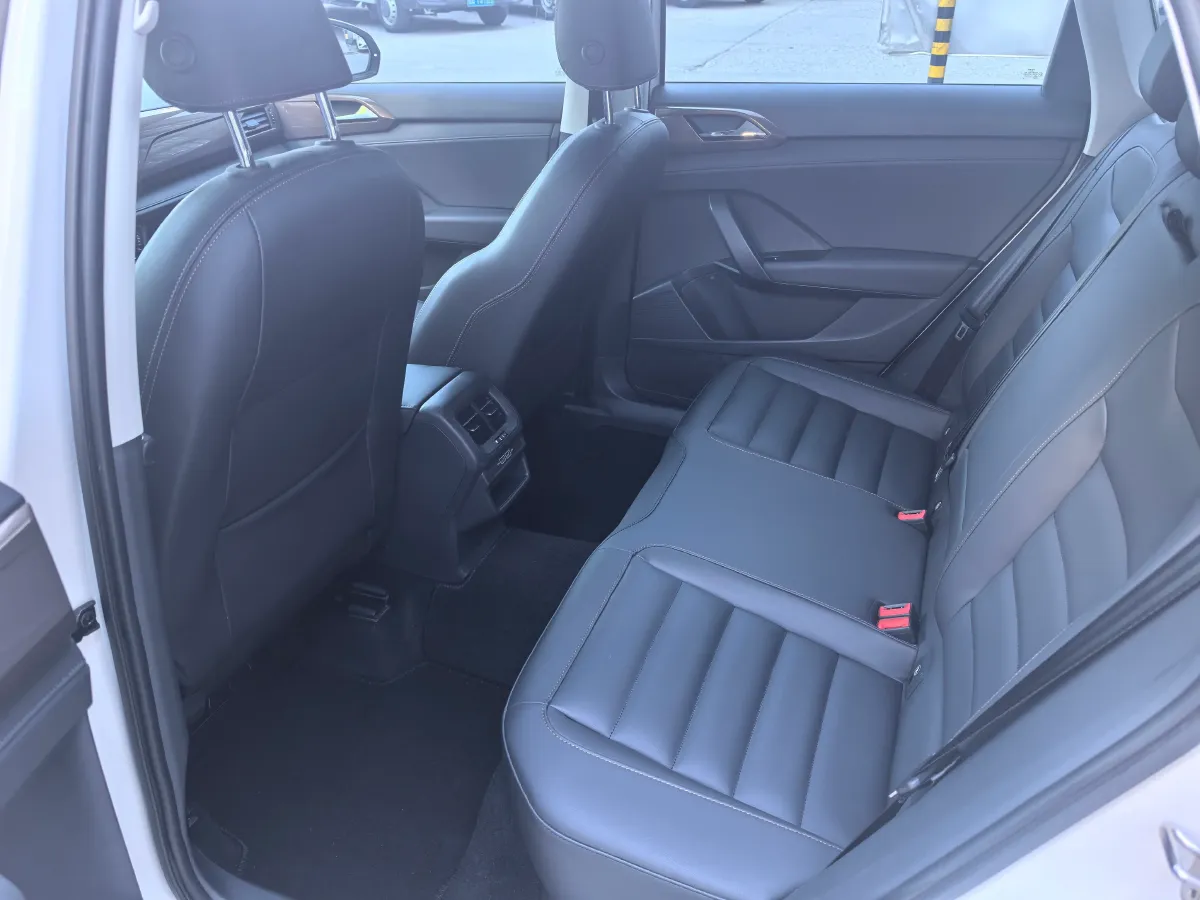2019 MINI MINI 1.5T 102HP L3 7DCT,autocango,china used car exporter,china ev exporter,chinese used car exporter,chinese used ev exporter