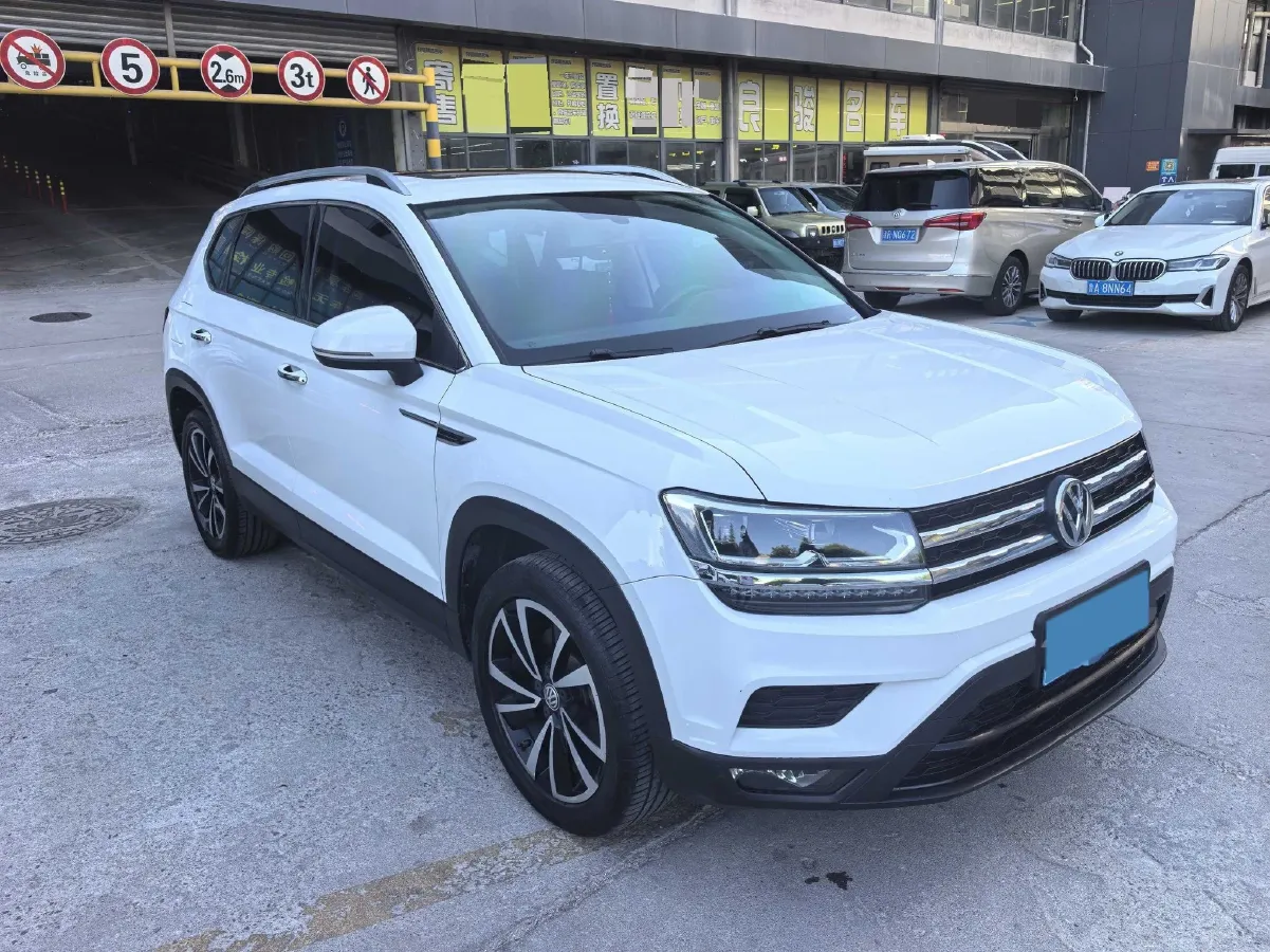 2019 MINI MINI 1.5T 102HP L3 7DCT,autocango,china used car exporter,china ev exporter,chinese used car exporter,chinese used ev exporter
