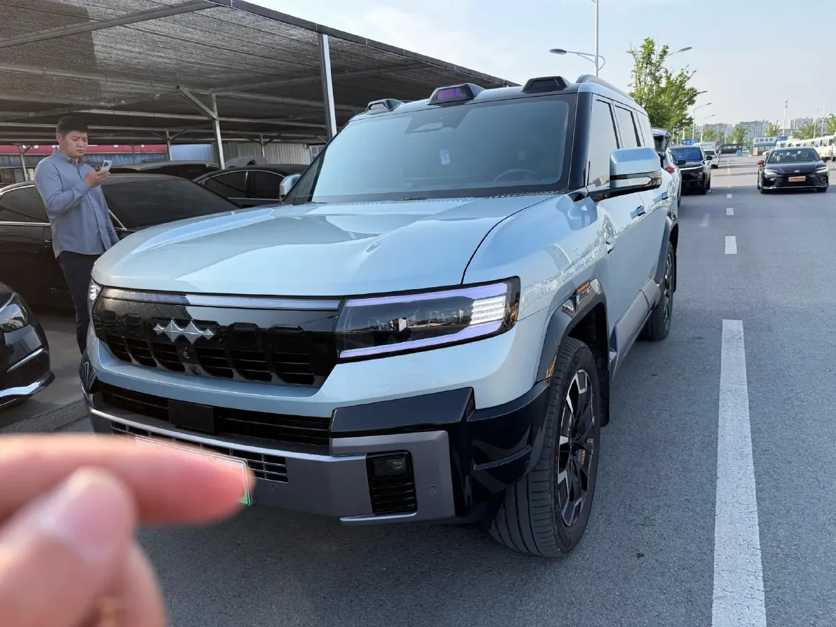 2025 FangChengBao Bao 8 2.0T 245HP L4 E-CVT PHEV 36.8KWH,autocango,china used car exporter,china ev exporter,chinese used car exporter,chinese used ev exporter