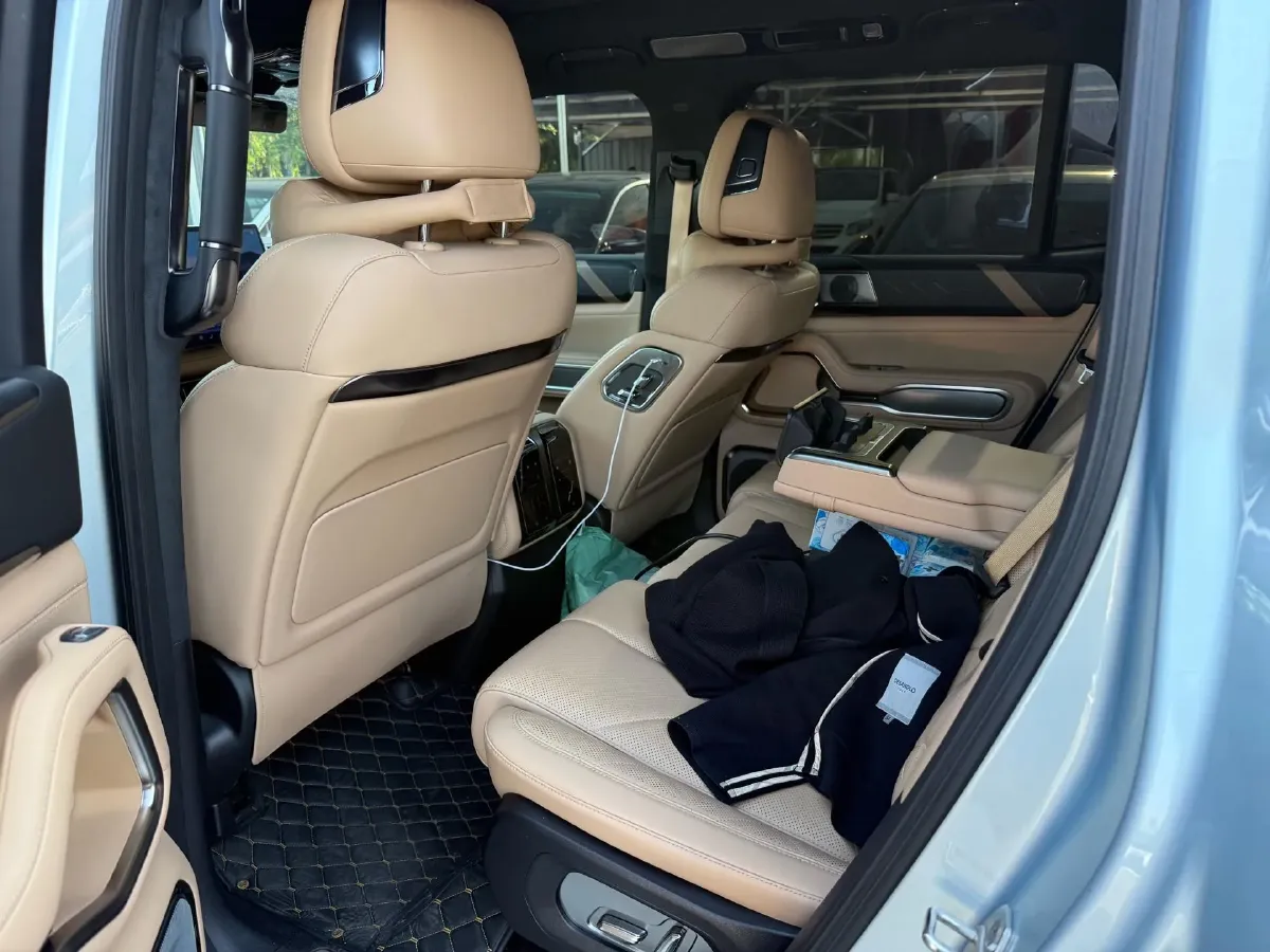 2025 FangChengBao Bao 8 2.0T 245HP L4 E-CVT PHEV 36.8KWH,autocango,china used car exporter,china ev exporter,chinese used car exporter,chinese used ev exporter