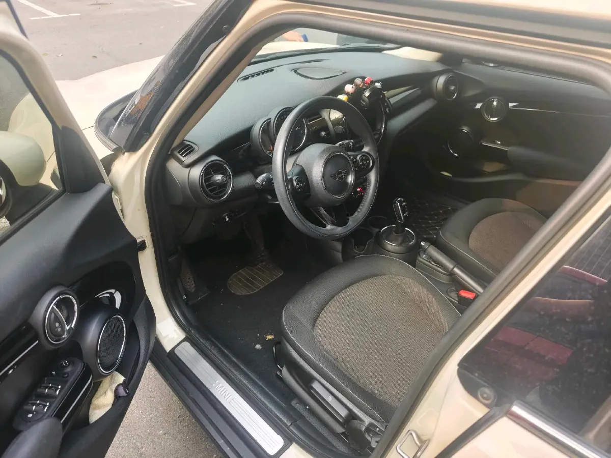 2020 MINI MINI 1.5T 102HP L3 7DCT,autocango,china used car exporter,china ev exporter,chinese used car exporter,chinese used ev exporter