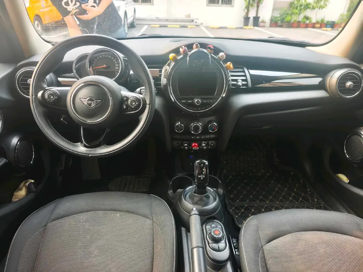 2020 MINI MINI 1.5T 102HP L3 7DCT,autocango,china used car exporter,china ev exporter,chinese used car exporter,chinese used ev exporter