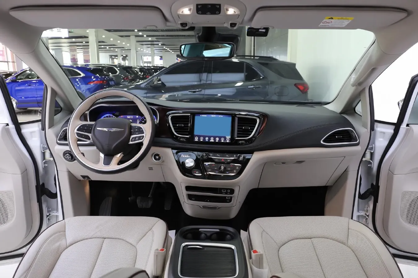 2017 Chrysler Pacifica 3.6L 279HP V6 9AT,autocango,china used car exporter,china ev exporter,chinese used car exporter,chinese used ev exporter