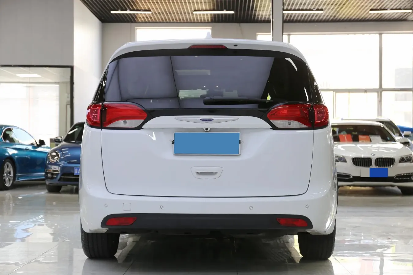2017 Chrysler Pacifica 3.6L 279HP V6 9AT,autocango,china used car exporter,china ev exporter,chinese used car exporter,chinese used ev exporter
