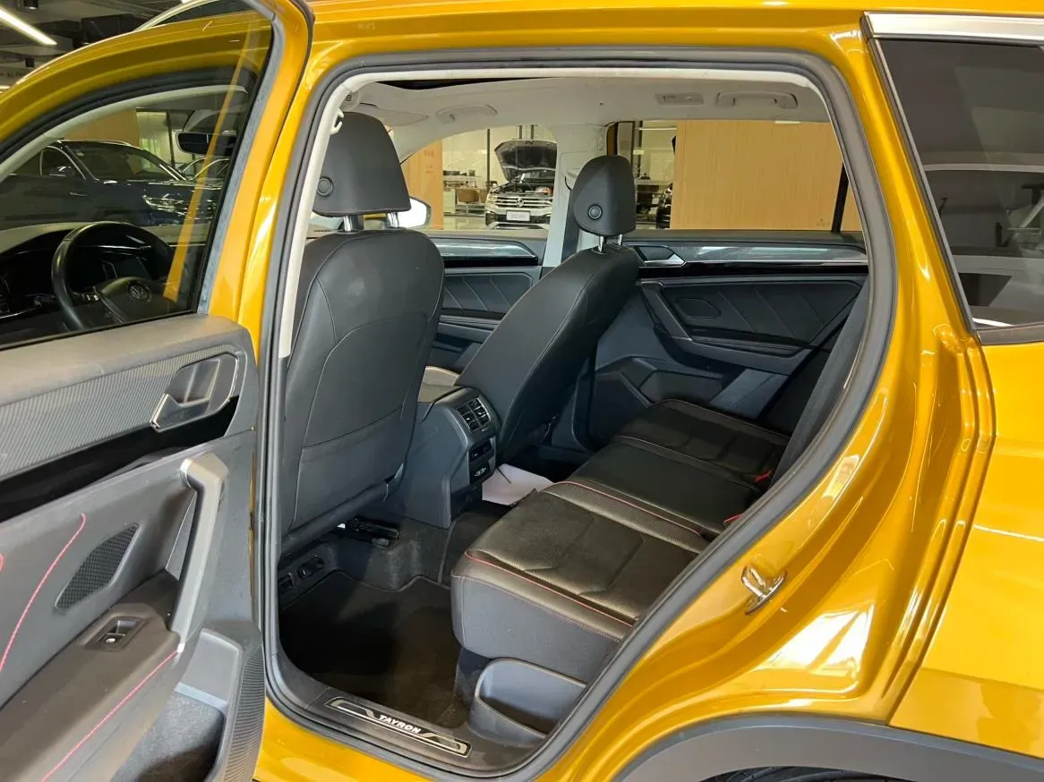 2019 Jeep Cherokee 2.0T 265HP L4 9AT,autocango,china used car exporter,china ev exporter,chinese used car exporter,chinese used ev exporter