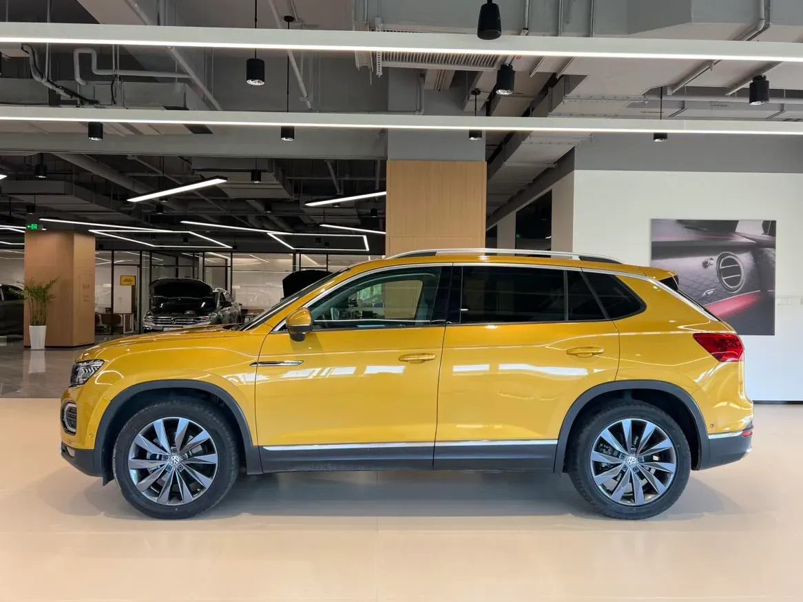 2019 Jeep Cherokee 2.0T 265HP L4 9AT,autocango,china used car exporter,china ev exporter,chinese used car exporter,chinese used ev exporter