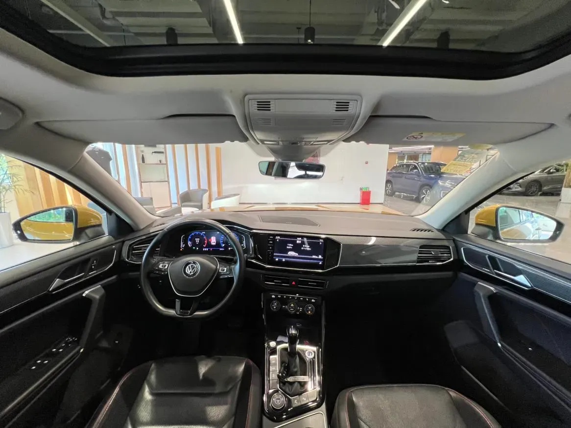 2019 Jeep Cherokee 2.0T 265HP L4 9AT,autocango,china used car exporter,china ev exporter,chinese used car exporter,chinese used ev exporter