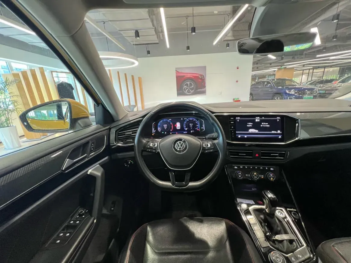 2019 Jeep Cherokee 2.0T 265HP L4 9AT,autocango,china used car exporter,china ev exporter,chinese used car exporter,chinese used ev exporter