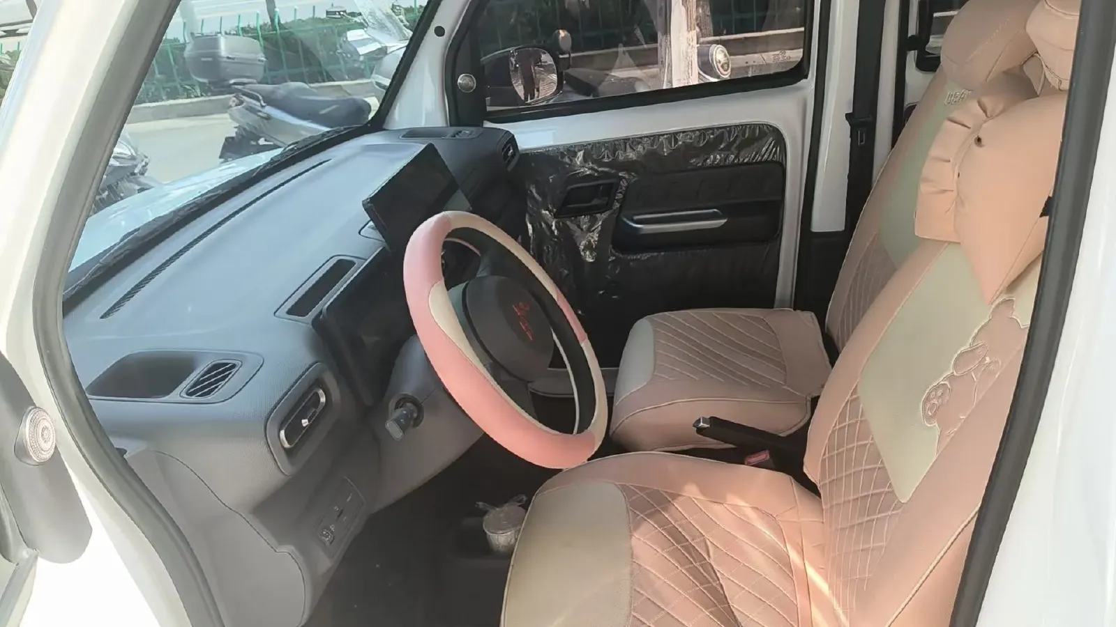 2025 WuLing ZhiGuang BEV 17.7KWH,autocango,china used car exporter,china ev exporter,chinese used car exporter,chinese used ev exporter