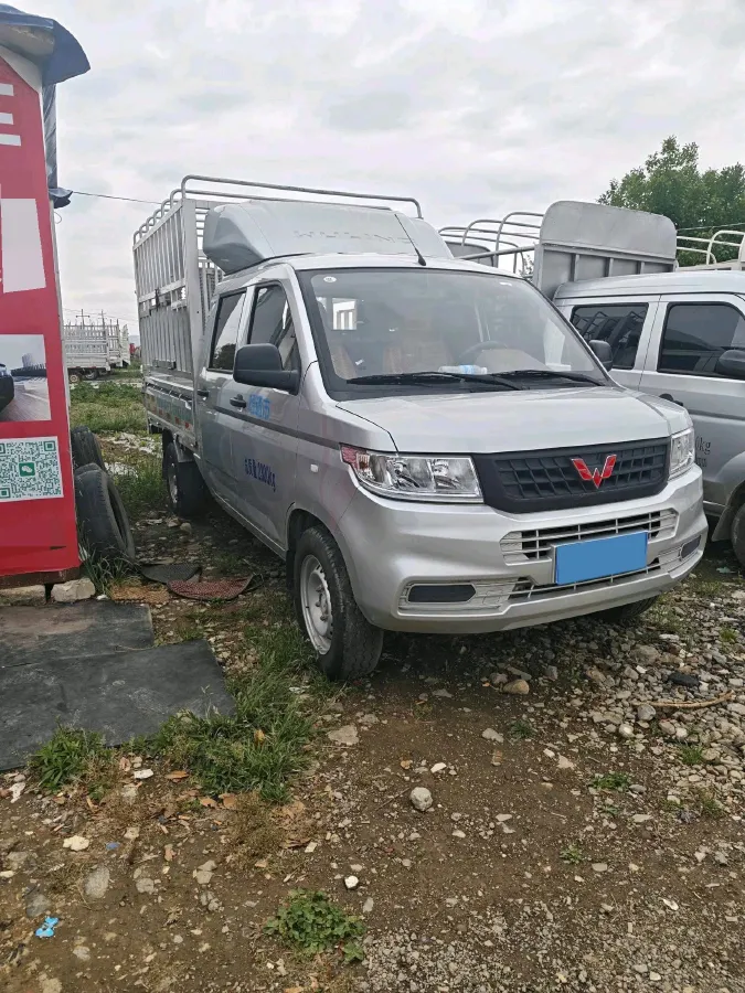 2023 WuLing RongGuang New Truck 1.5L 102HP L4 5MT,autocango,china used car exporter,china ev exporter,chinese used car exporter,chinese used ev exporter