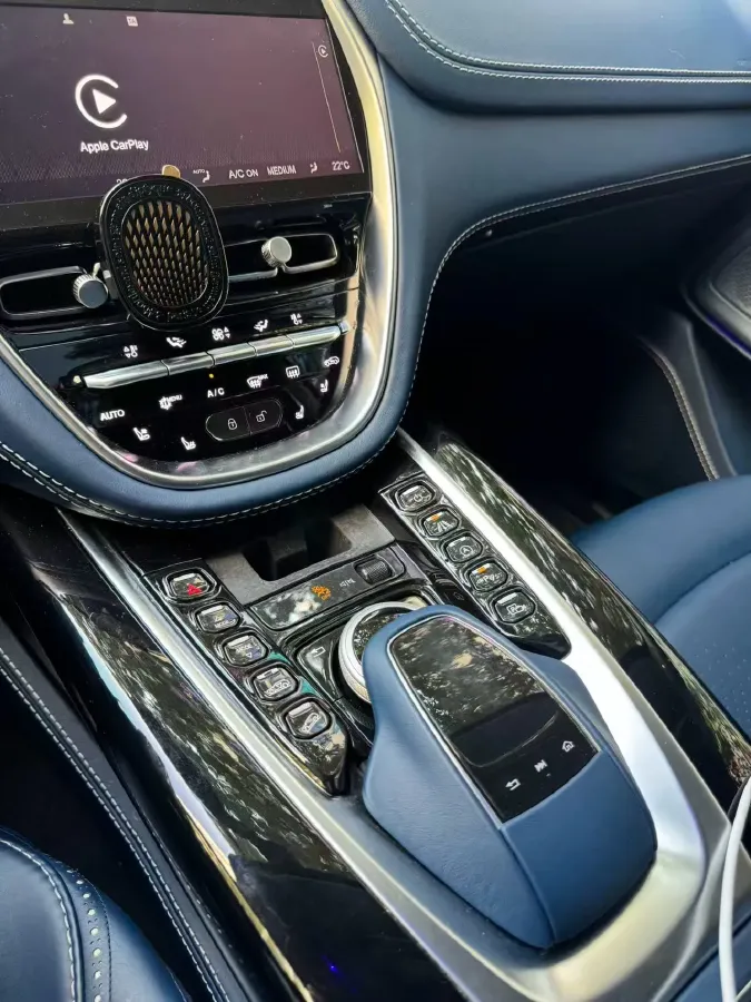 2020 Aston Martin DBX 4.0T 550HP V8 9AT,autocango,china used car exporter,china ev exporter,chinese used car exporter,chinese used ev exporter