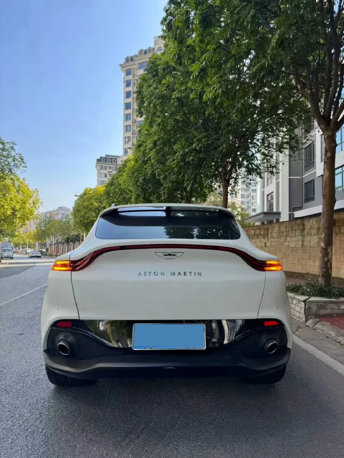 2020 Aston Martin DBX 4.0T 550HP V8 9AT,autocango,china used car exporter,china ev exporter,chinese used car exporter,chinese used ev exporter