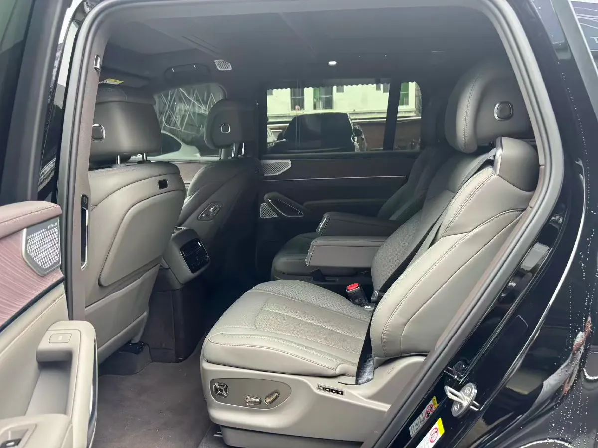 2026 Denza DenzaN9 2.0T 207HP L4 E-CVT PHEV,autocango,china used car exporter,china ev exporter,chinese used car exporter,chinese used ev exporter