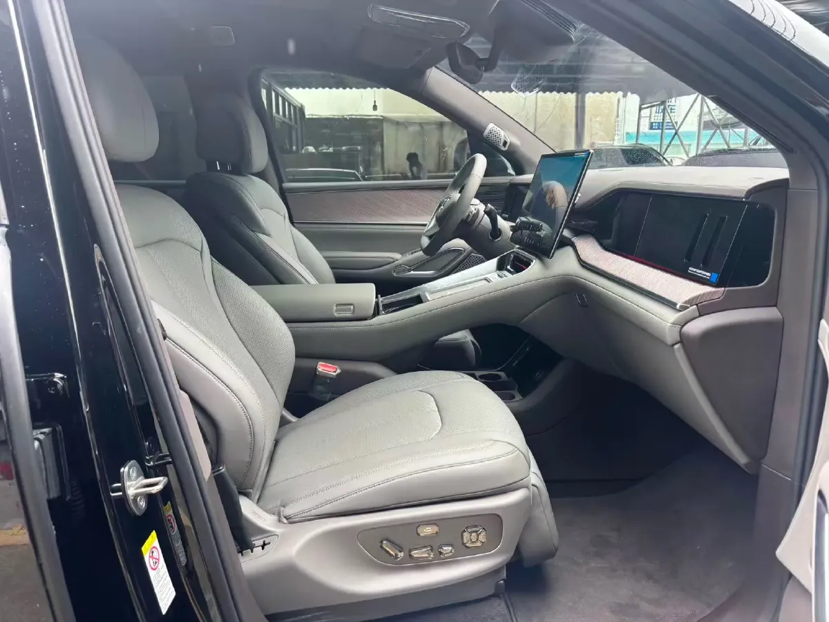 2026 Denza DenzaN9 2.0T 207HP L4 E-CVT PHEV,autocango,china used car exporter,china ev exporter,chinese used car exporter,chinese used ev exporter