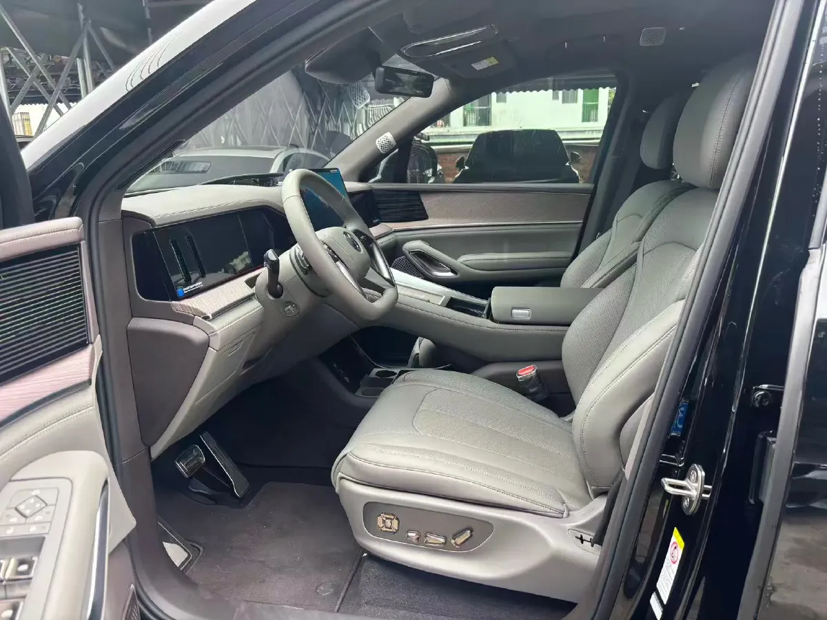 2026 Denza DenzaN9 2.0T 207HP L4 E-CVT PHEV,autocango,china used car exporter,china ev exporter,chinese used car exporter,chinese used ev exporter