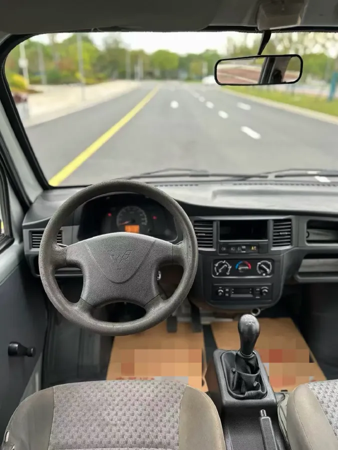 2015 WuLing ZhiGuang 1.2L 82HP L4 5MT,autocango,china used car exporter,china ev exporter,chinese used car exporter,chinese used ev exporter