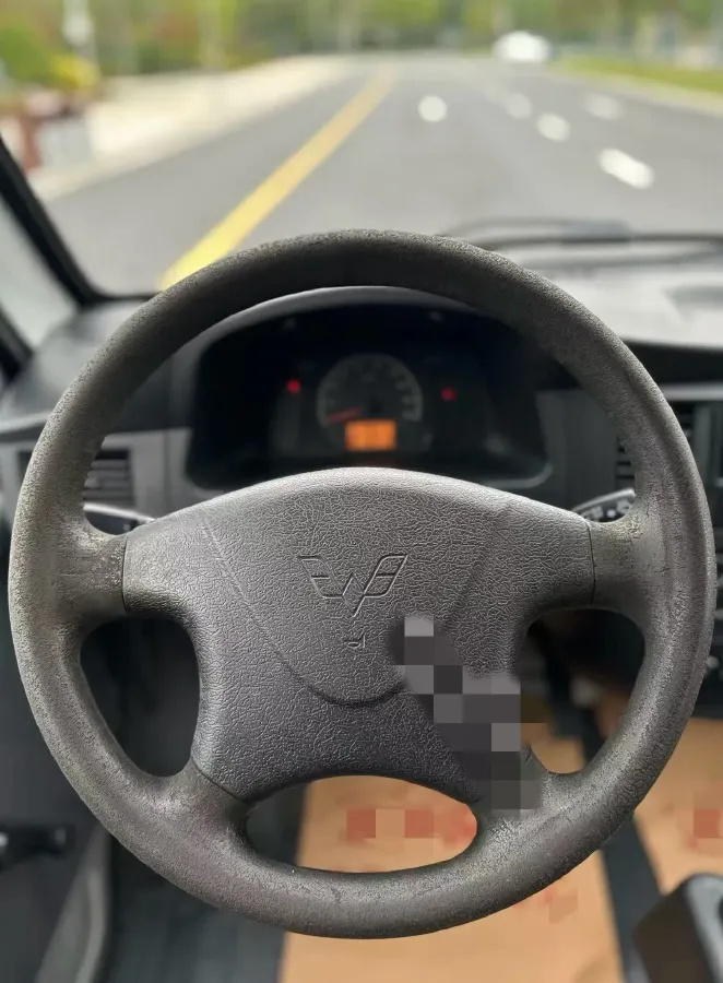 2015 WuLing ZhiGuang 1.2L 82HP L4 5MT,autocango,china used car exporter,china ev exporter,chinese used car exporter,chinese used ev exporter