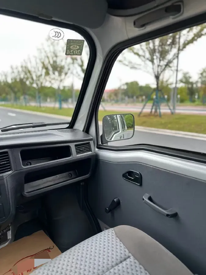 2015 WuLing ZhiGuang 1.2L 82HP L4 5MT,autocango,china used car exporter,china ev exporter,chinese used car exporter,chinese used ev exporter