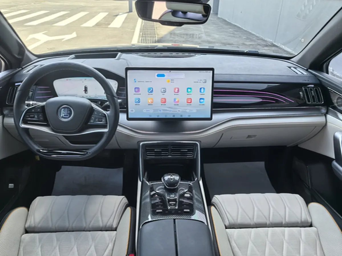 2022 Jeep Grand Commander 2.0T 265HP L4 9AT,autocango,china used car exporter,china ev exporter,chinese used car exporter,chinese used ev exporter