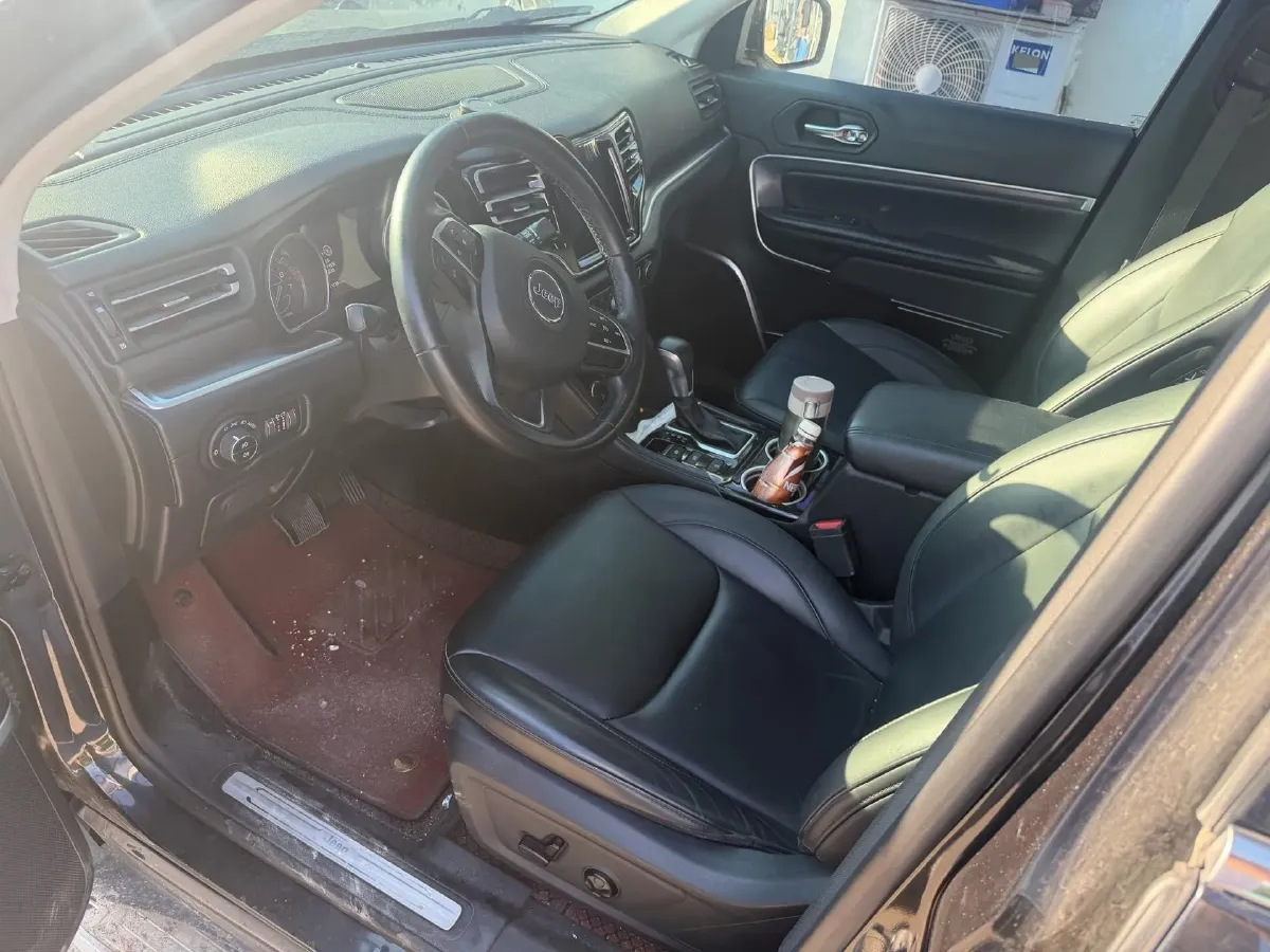 2018 Jeep Grand Commander 2.0T 265HP L4 9AT,autocango,china used car exporter,china ev exporter,chinese used car exporter,chinese used ev exporter