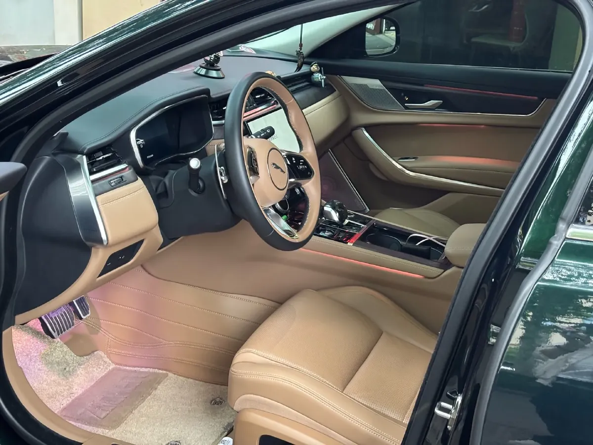 2024 Jaguar XFL 2.0T 250HP L4 8AT,autocango,china used car exporter,china ev exporter,chinese used car exporter,chinese used ev exporter