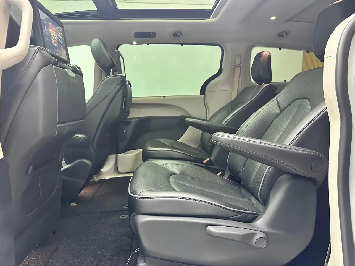 2017 Chrysler Pacifica 3.6L 279HP V6 9AT,autocango,china used car exporter,china ev exporter,chinese used car exporter,chinese used ev exporter