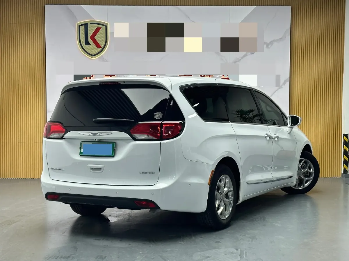 2017 Chrysler Pacifica 3.6L 279HP V6 9AT,autocango,china used car exporter,china ev exporter,chinese used car exporter,chinese used ev exporter