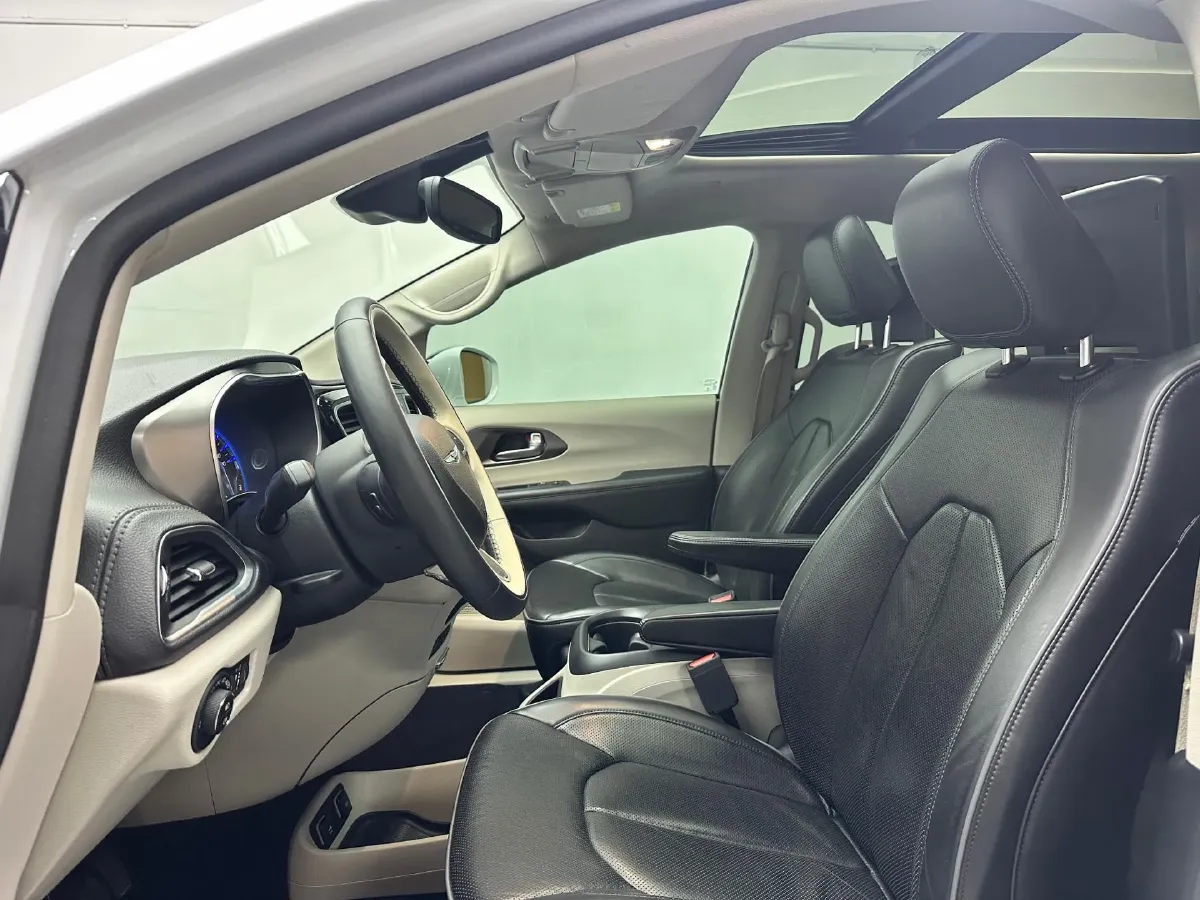 2017 Chrysler Pacifica 3.6L 279HP V6 9AT,autocango,china used car exporter,china ev exporter,chinese used car exporter,chinese used ev exporter