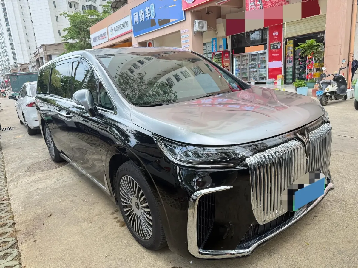 2025 Voyah Dream 1.5T 150HP L4 PHEV 41.7KWH,autocango,china used car exporter,china ev exporter,chinese used car exporter,chinese used ev exporter