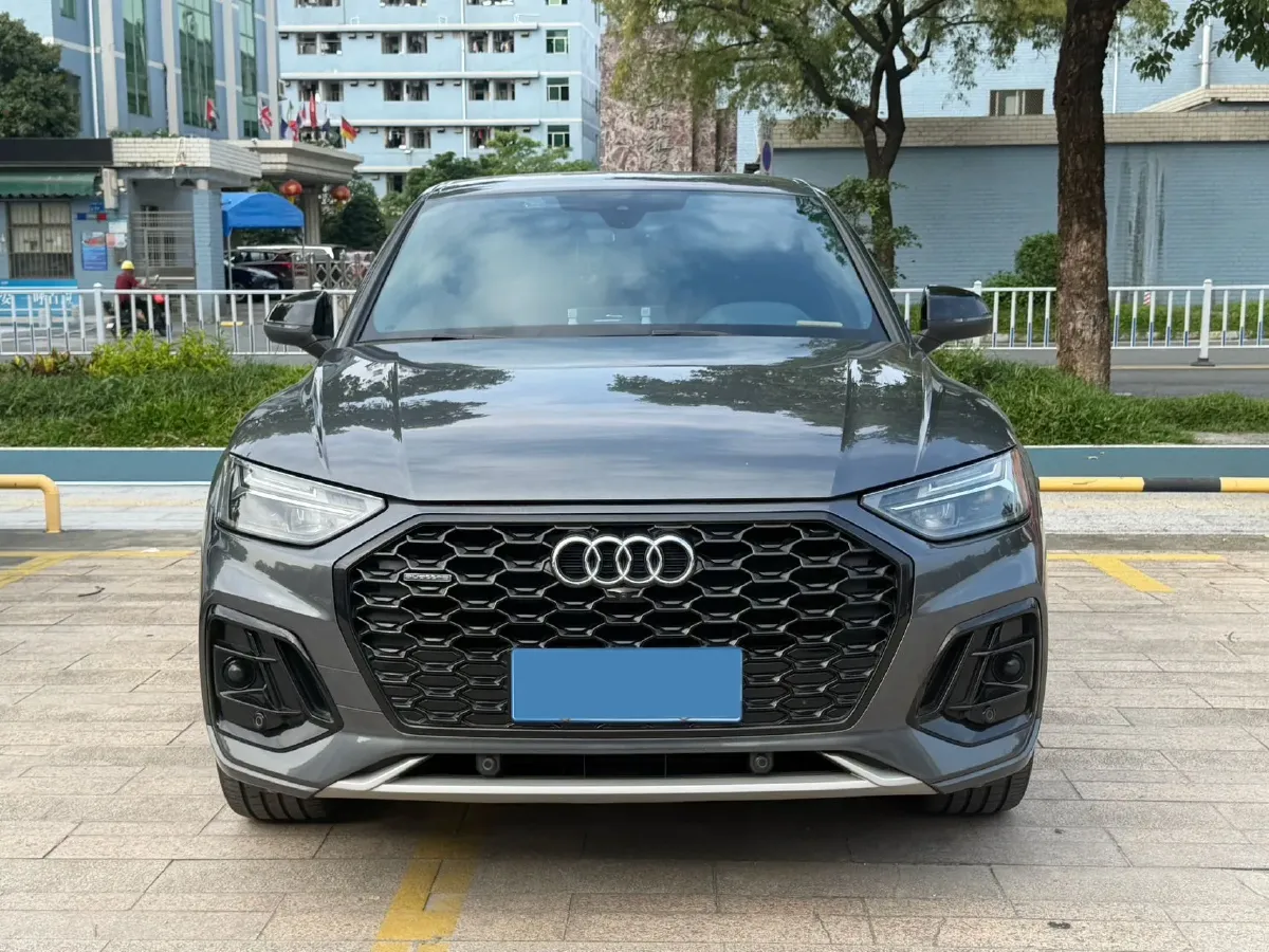 2021 Audi Q5L Sportback 2.0T 190HP L4 7DCT,autocango,china used car exporter,china ev exporter,chinese used car exporter,chinese used ev exporter