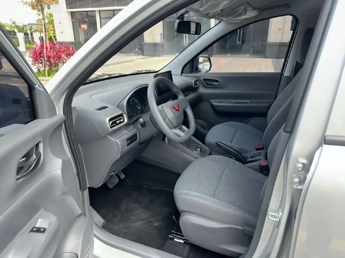 2024 WuLing HongGuang New Energy BEV 32.6KWH,autocango,china used car exporter,china ev exporter,chinese used car exporter,chinese used ev exporter